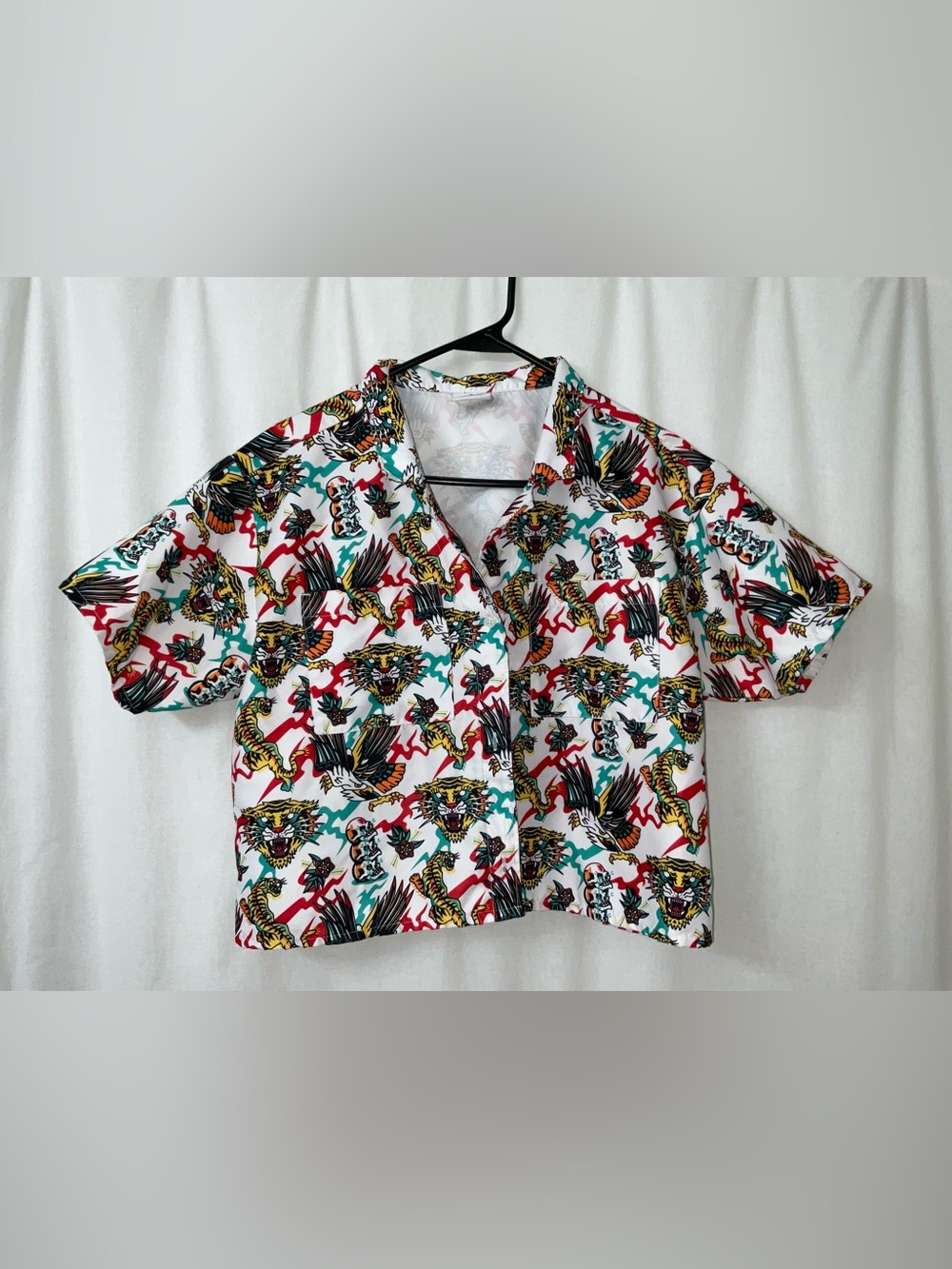 Empyre medium button down dragon shirt